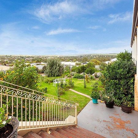 Fairway Manor Accommodation Нортам Экстерьер фото